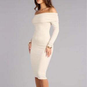 ‼️LAST CHANCE‼️Windsor Off-Shoulder Cream Dress